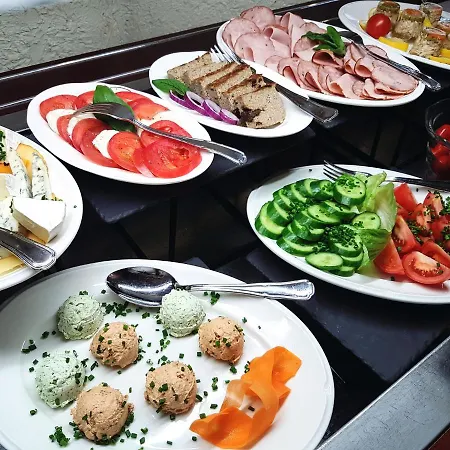 Rycerski 3* שלאדז'